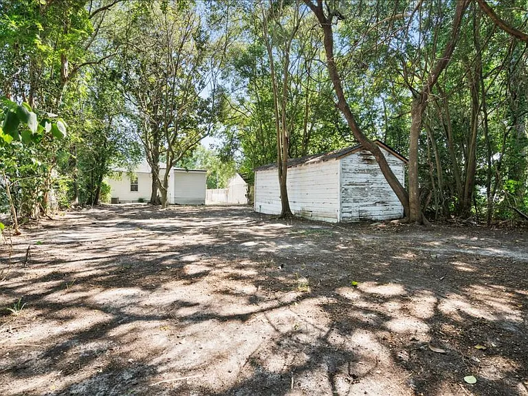 109 Winston St — Photo 2