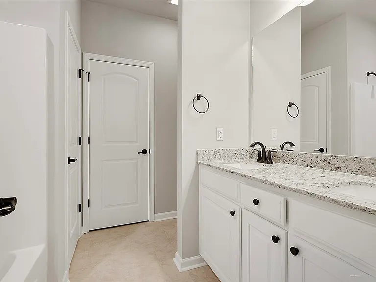 2864 S Roth Ave — Photo 6