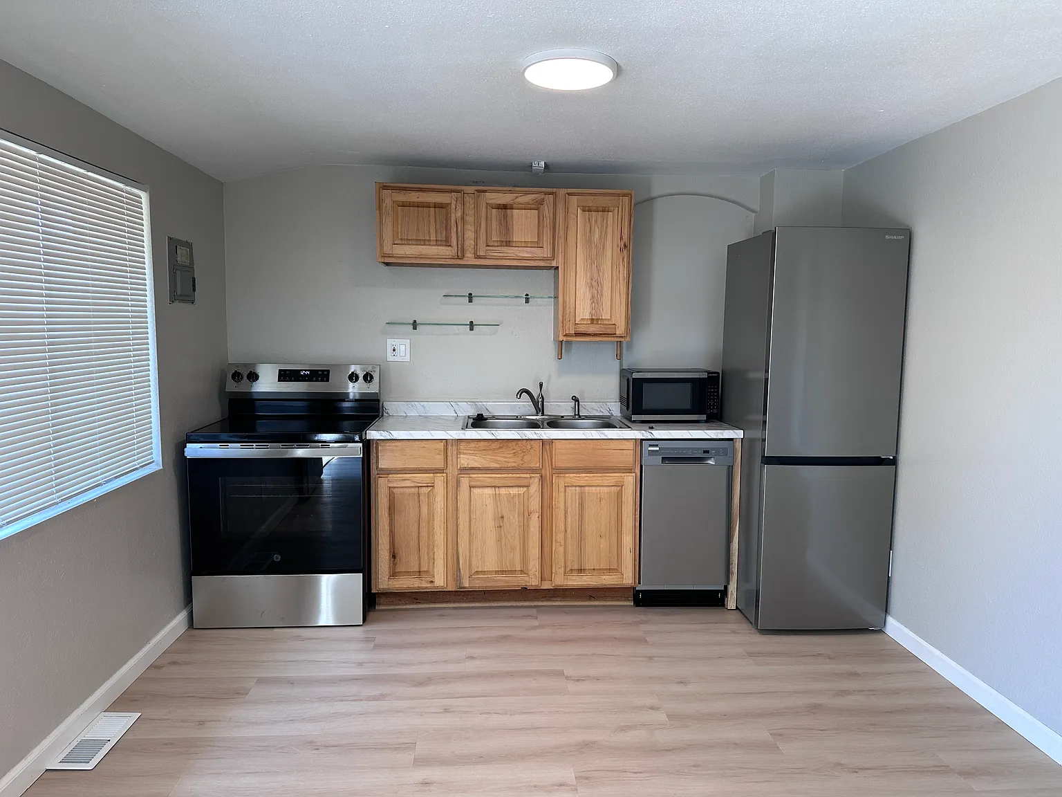 2 bed, 600 sqft, $1,350 — Photo 4