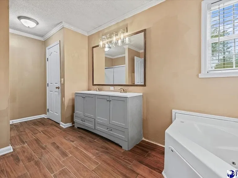 3016 Greystone Cir #MAIN — Photo 10