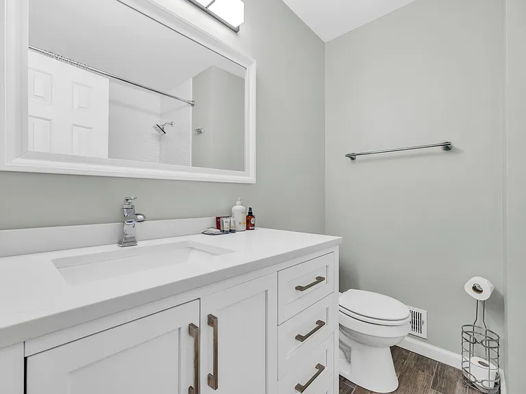 586 Saint James Walk SE — Photo 27