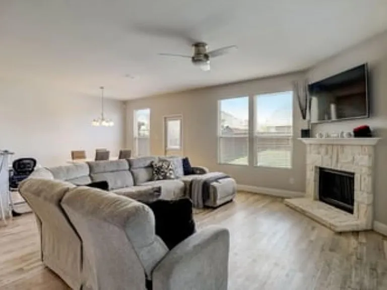3105 Walker Creek Dr — Photo 2