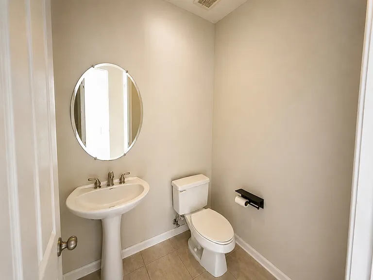 20512 Earl St — Photo 8