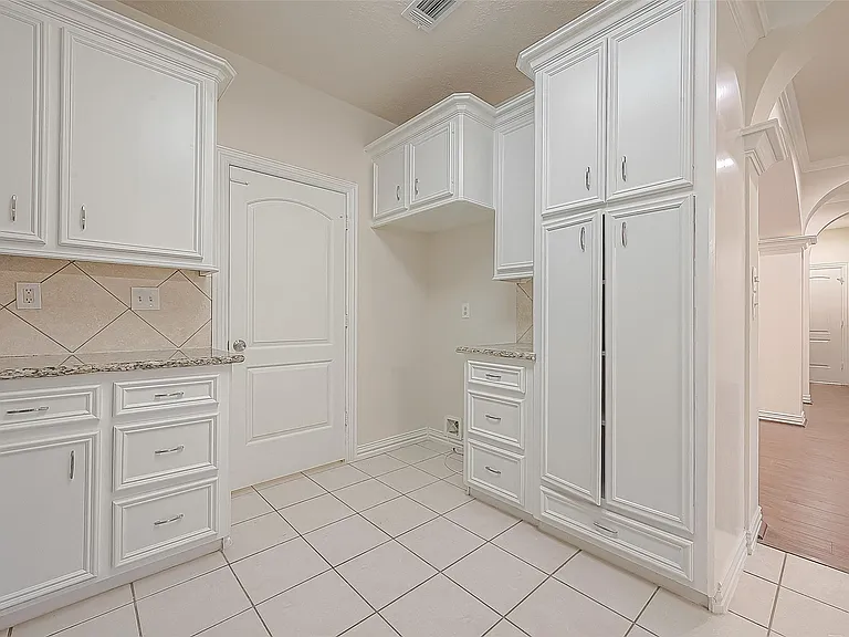 1189 Lovett St — Photo 27