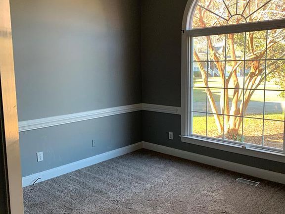 3rd image of 105 Eleanor Pl