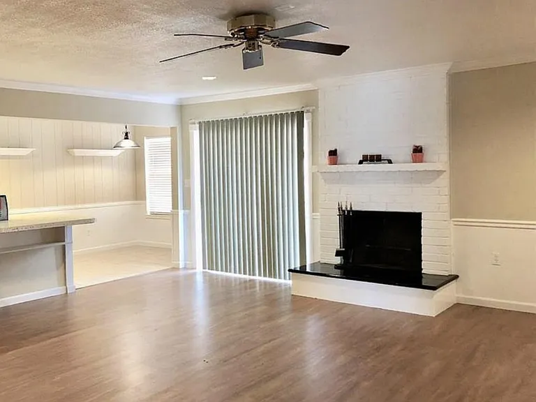6327 Lynkat Ln — Photo 4