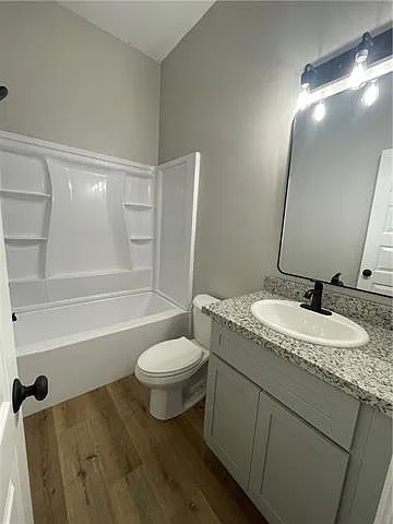 507 Center St #B — Photo 13