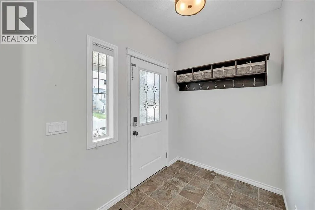187 Reunion Close NW - $2999 — Photo 2
