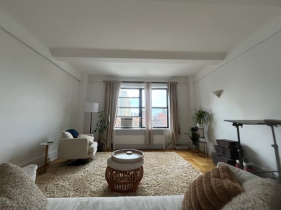 3rd image of 110 W 96th St APT 14D