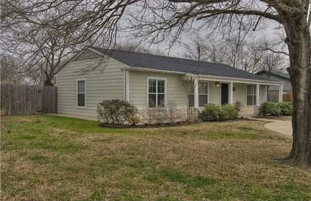 4 bed, 1609 sqft, $3,800 — Photo 2