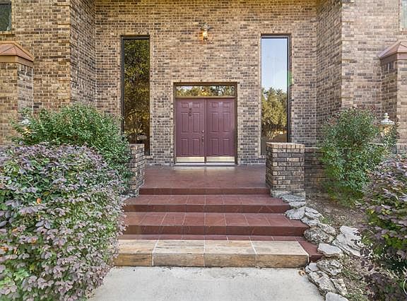 3rd image of 6 Creekwood Cir