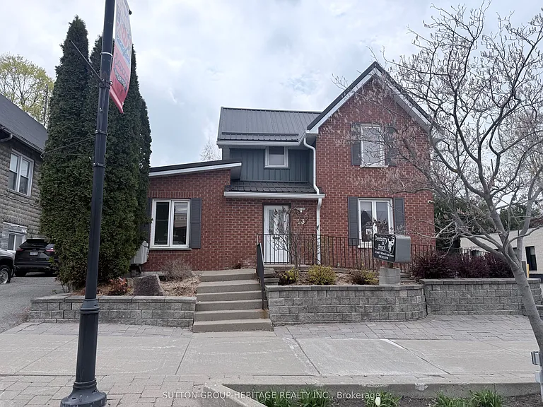 96 Brock St W #2 — Photo 1