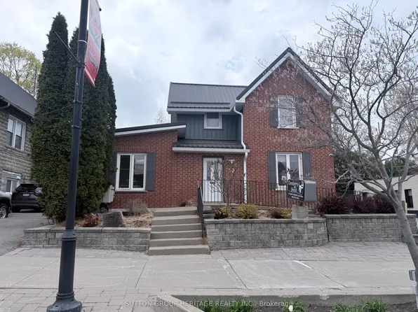96 Brock St W #2, Uxbridge, ON L9P 1P4