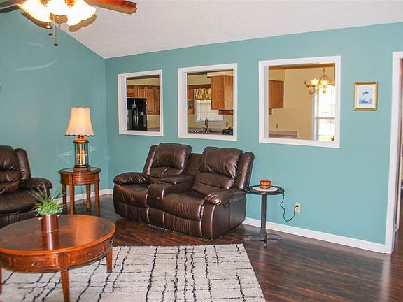 4th image of 924 Countryside Blvd