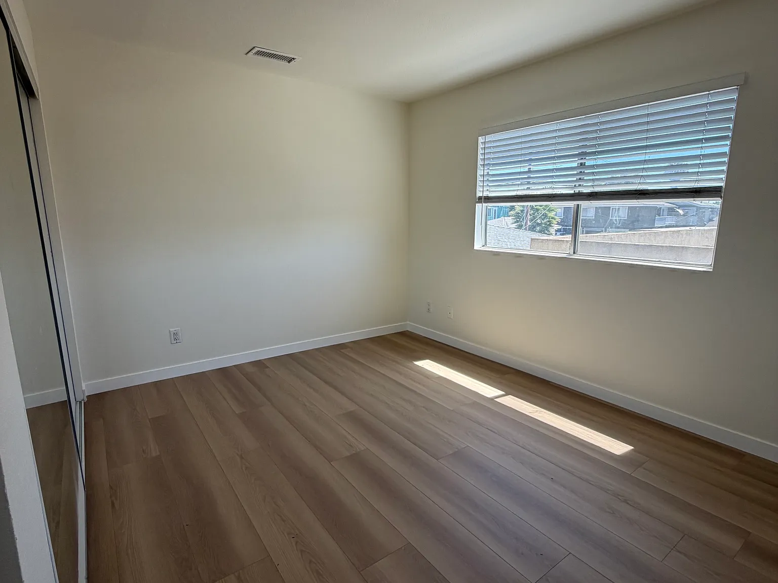 2 bed, 900 sqft, $2,750 — Photo 4