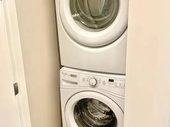 9 Lexington Avenue image 6 of 11