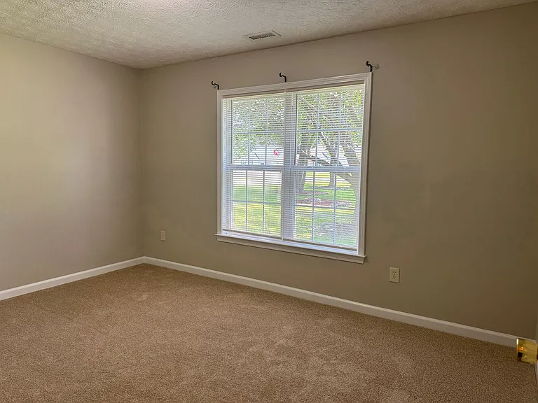 105 Farina Dr — Photo 13