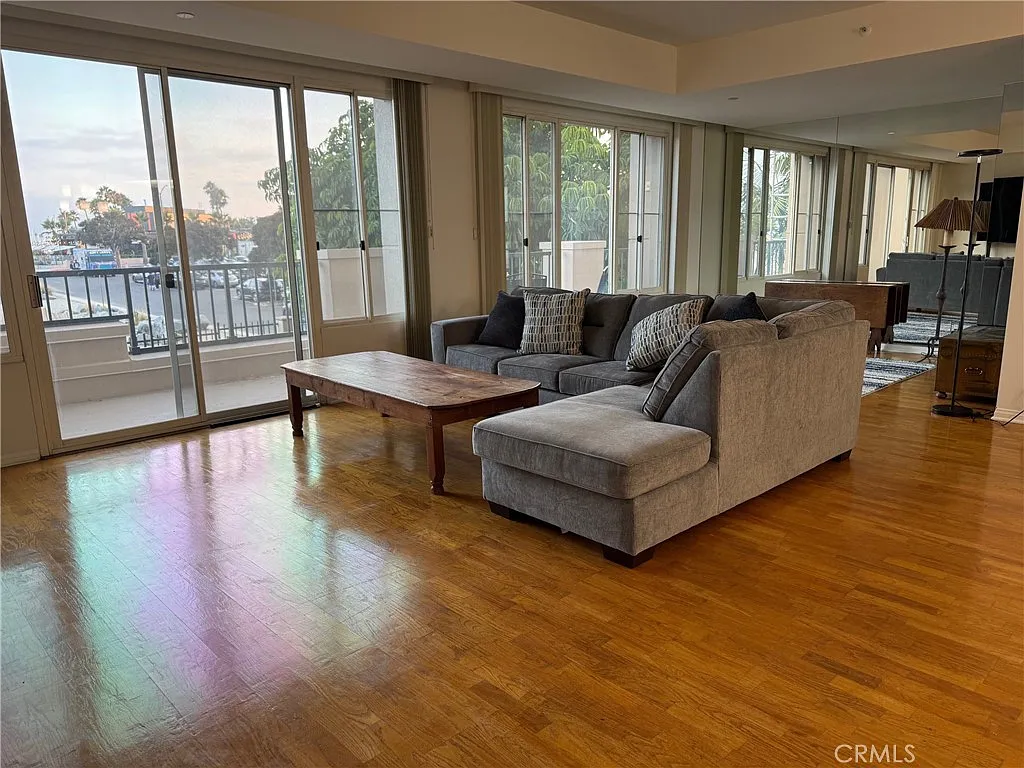 2 bed, 2.5 bath, 2032 sqft, $6,000 — Photo 3