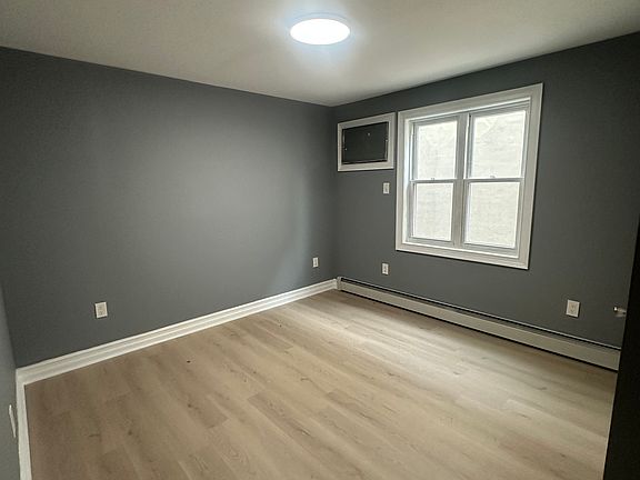 5th image of 818 Hollywood Ave #1