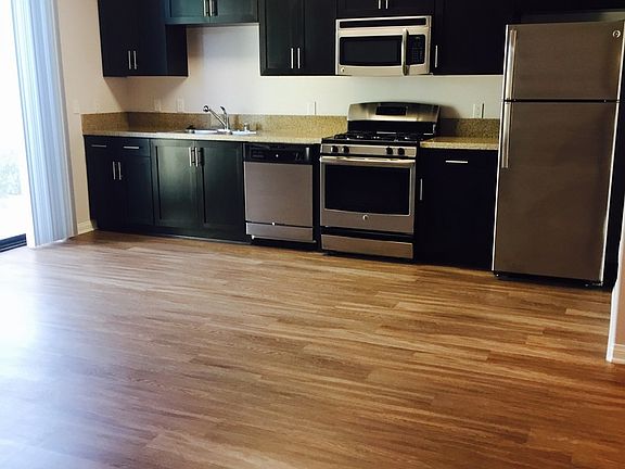 3rd image of 10455 Magnolia Blvd APT 103