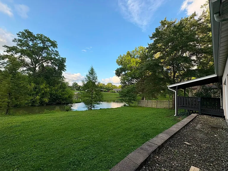 1072 Lake Dr — Photo 2