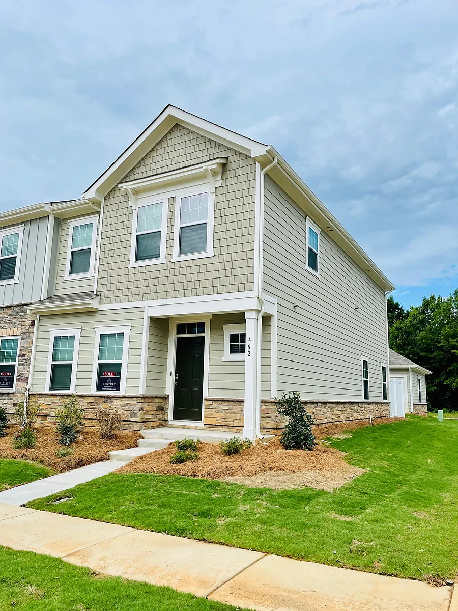 Building Photo - 402 Sagecroft Ln #402