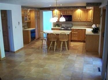 5th image of 295 Lancewood Pl