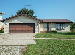 410 3rd St, Dumont, IA 50625