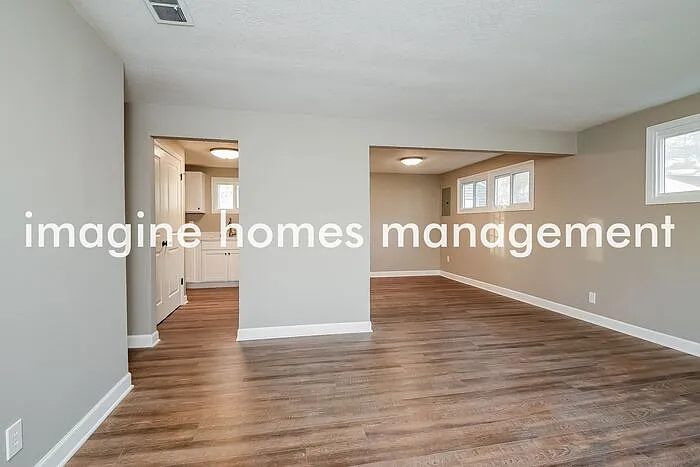 1910 Dooridge Dr — Photo 4