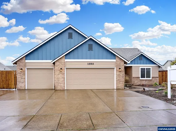 1353 Jodi Dr, Silverton, OR 97381