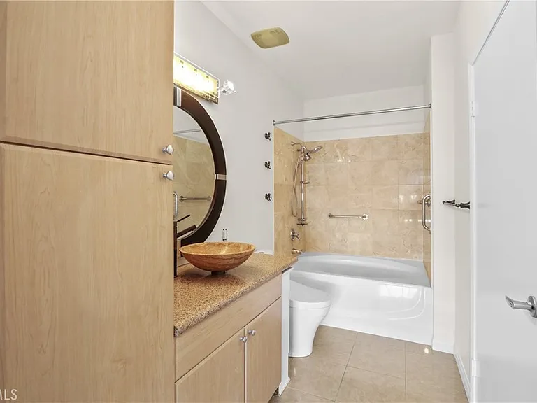 488 E Ocean Blvd #1114 — Photo 10