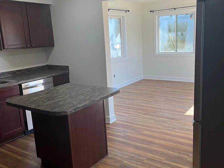 1004 Lincoln St SE — Photo 2