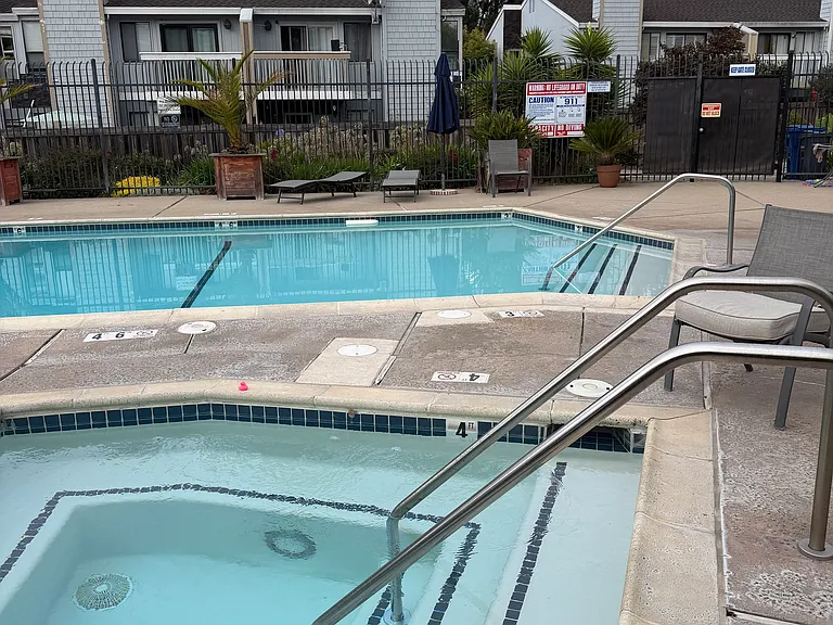 2904 Leotar Cir #37 — Photo 2