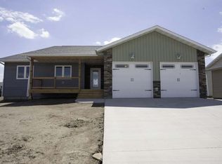 409 Keidel Trl, Mandan, ND 58554