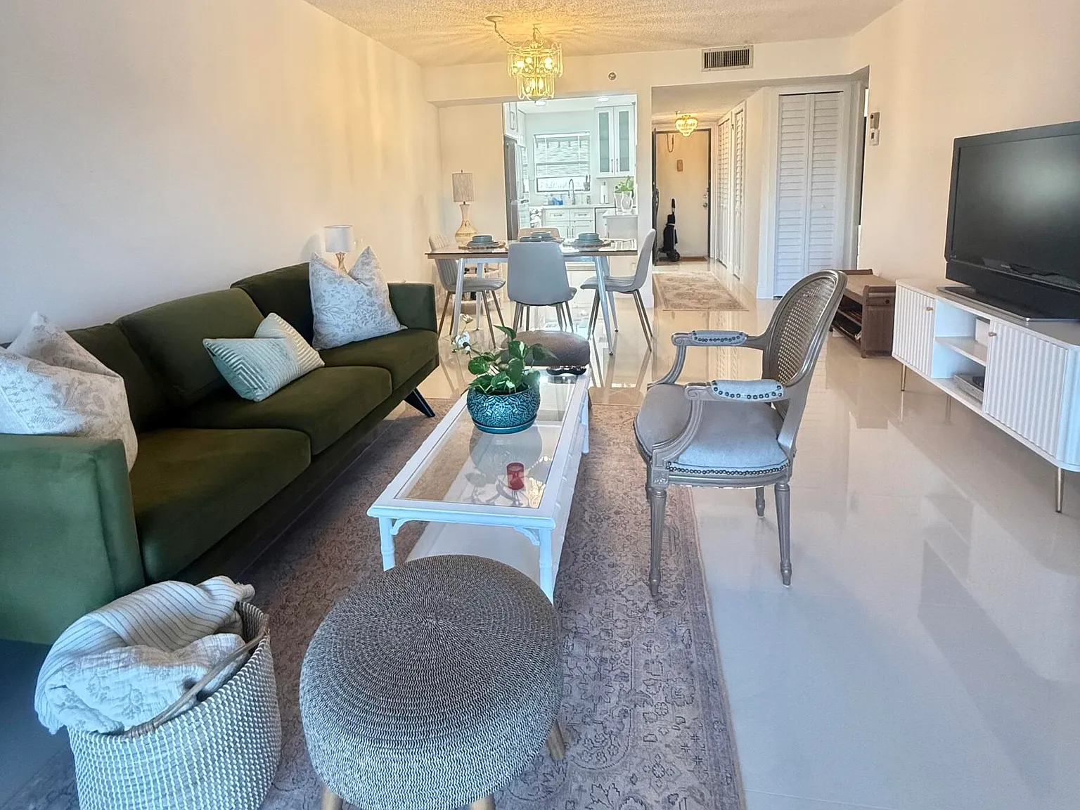 2 bed, 2.0 bath, 1020 sqft, $1,700 — Photo 3