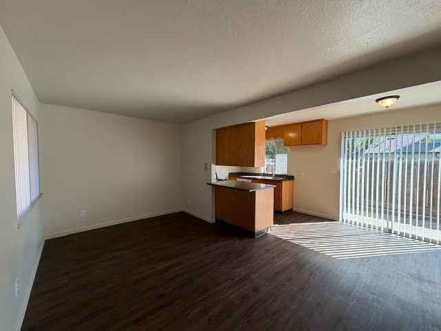 2020 Rose Avenue - 1 — Photo 3