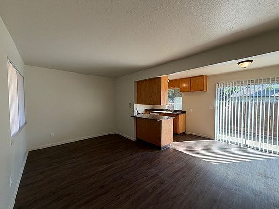 3rd image of 2020 Rose Ave