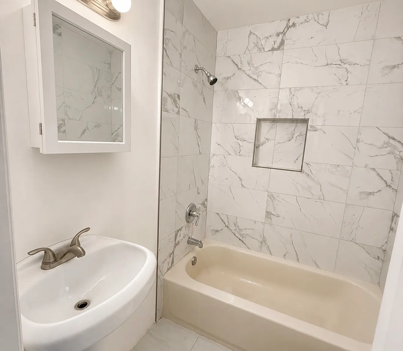 Spacious Bedrooms, Newly Renovated, Move-In Ready! — Photo 4