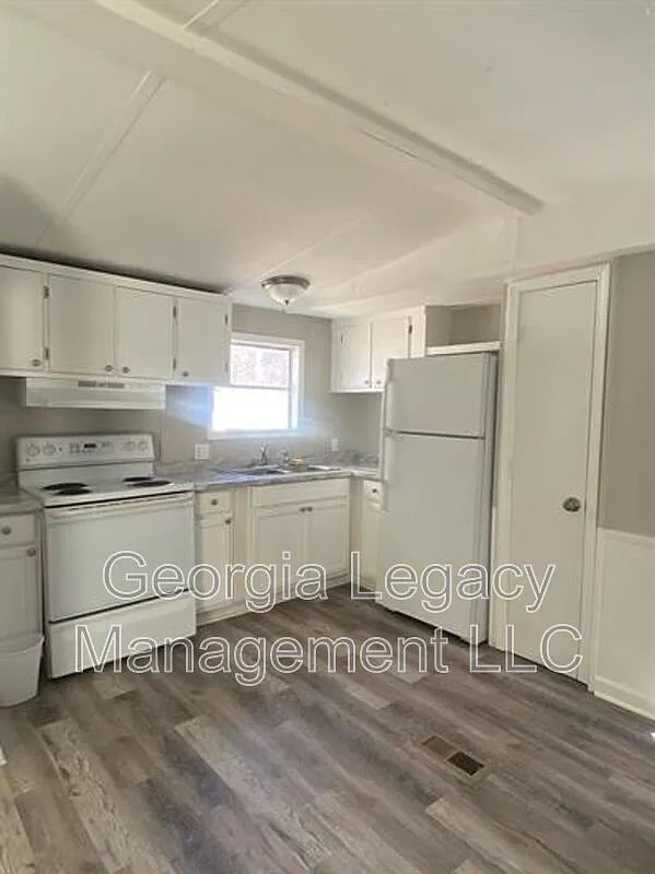 2 bed, 1.0 bath, $900 — Photo 4
