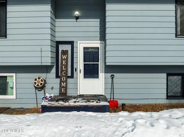 19823 Eagle River Rd, Eagle River, AK 99577