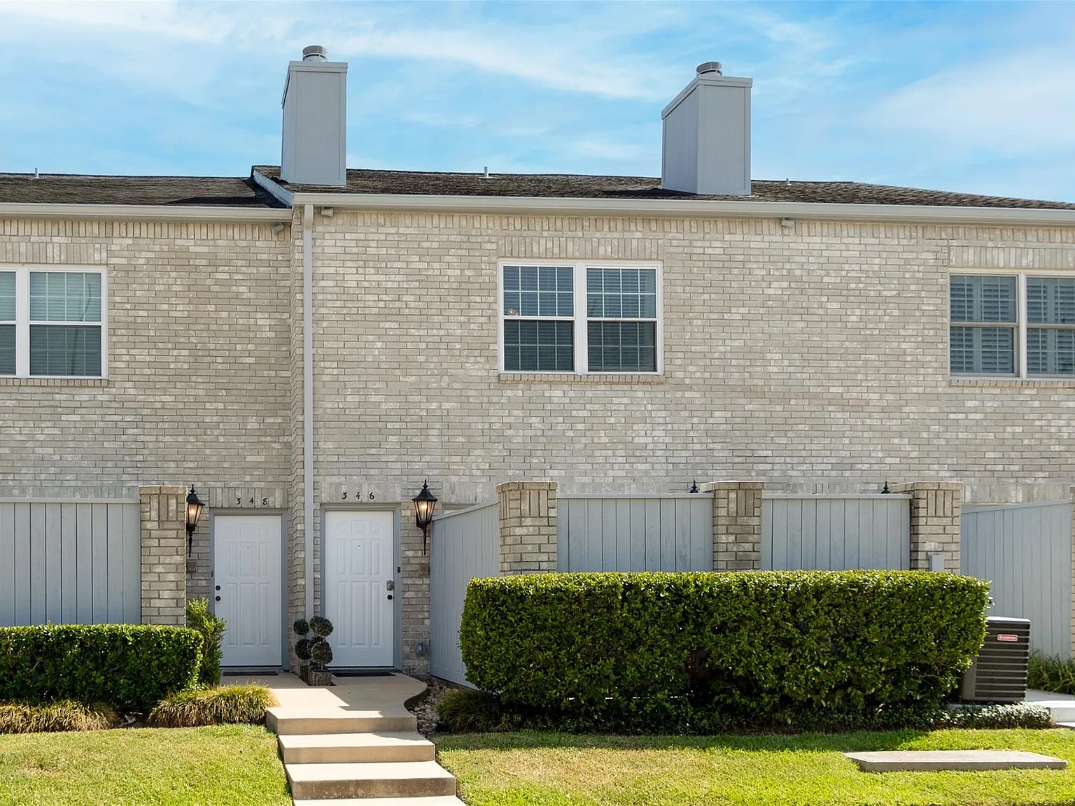 2 bed, 2.5 bath, 1740 sqft, $2,000 — Photo 2