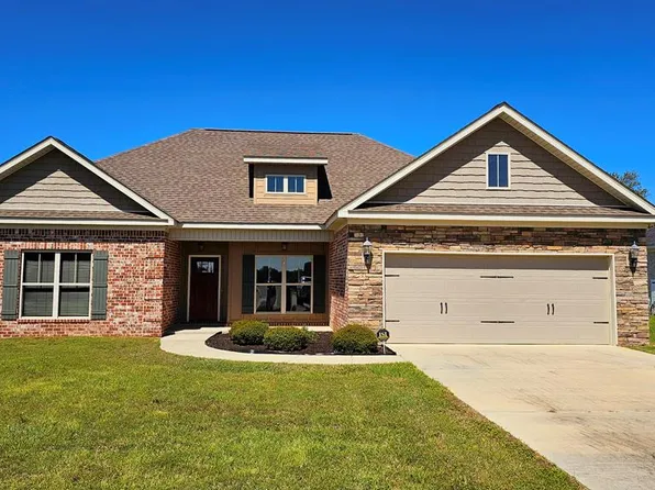 200 Cabrio Way, Headland, AL 36345