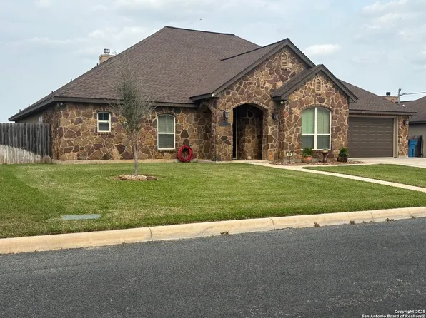 104 Park View, Poth, TX 78147