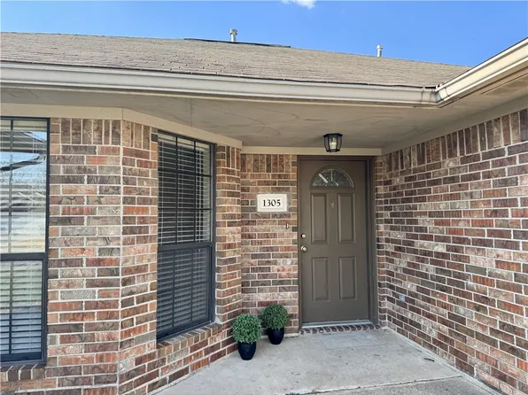 1305 Remington Ct, College Station, TX 77845