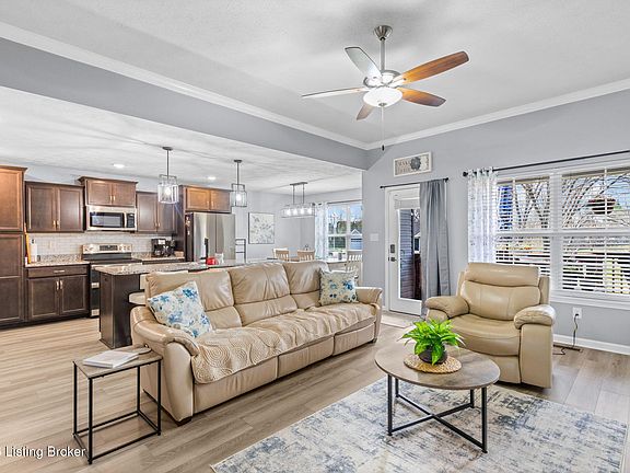 4th image of 10923 Pheasant Hill Cir