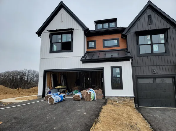 2135 S Autumn Chase Dr, Mechanicsburg, PA 17055