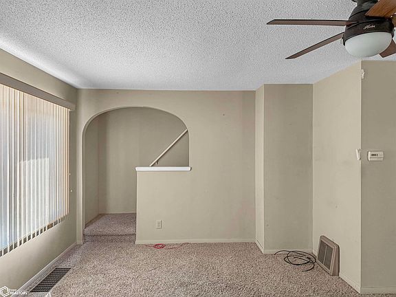 3rd image of 608 Douglas Ave