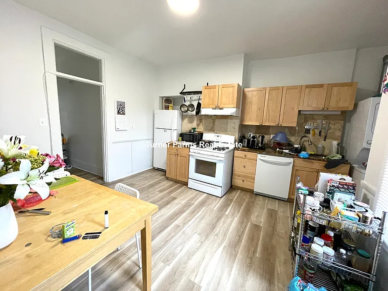 254 Windsor St #2 — Photo 12