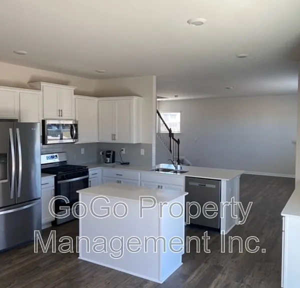 4310 Remington Ave — Photo 7