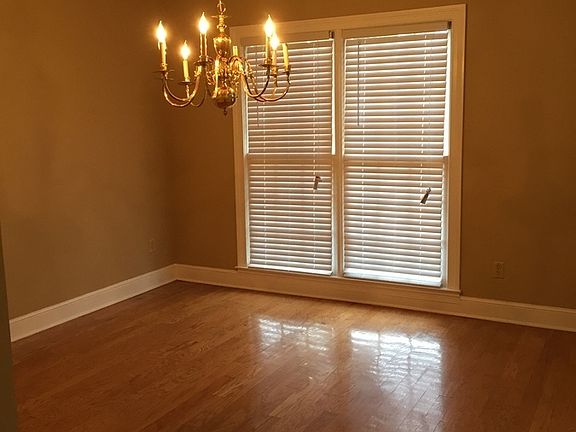 5th image of 995 Heather Lake Dr